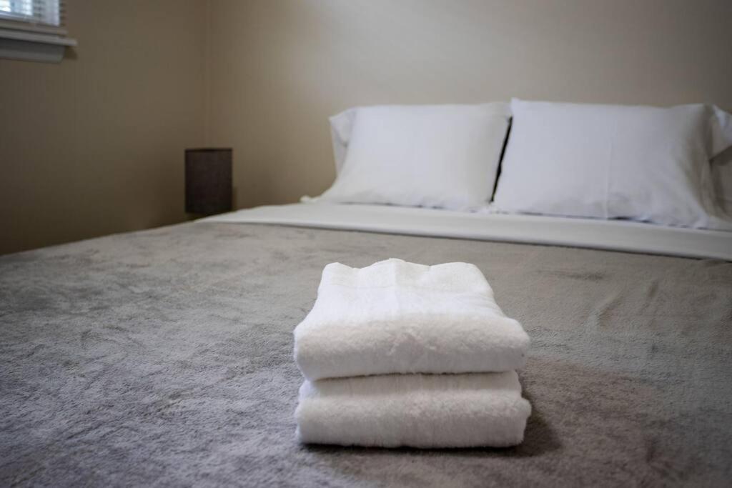 {Quiet Suburban Ranch Hot Tub} Mins Arpt/Rit/Dwnt Leilighet Rochester Eksteriør bilde