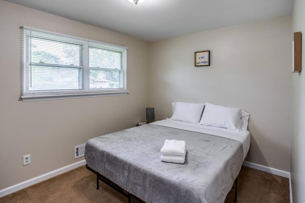 {Quiet Suburban Ranch Hot Tub} Mins Arpt/Rit/Dwnt Leilighet Rochester Eksteriør bilde