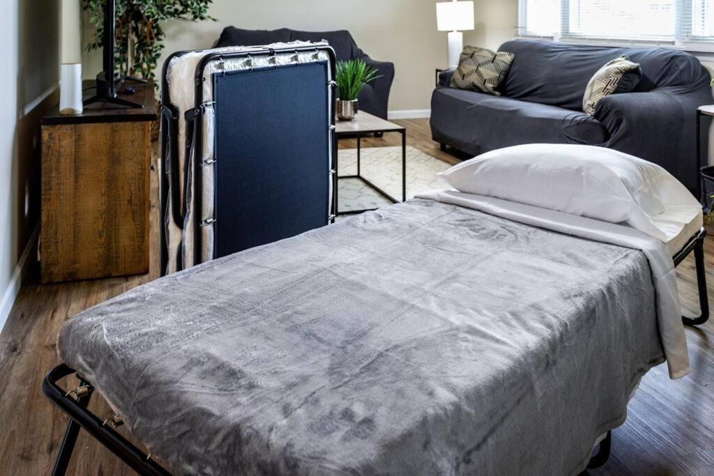 {Quiet Suburban Ranch Hot Tub} Mins Arpt/Rit/Dwnt Leilighet Rochester Eksteriør bilde